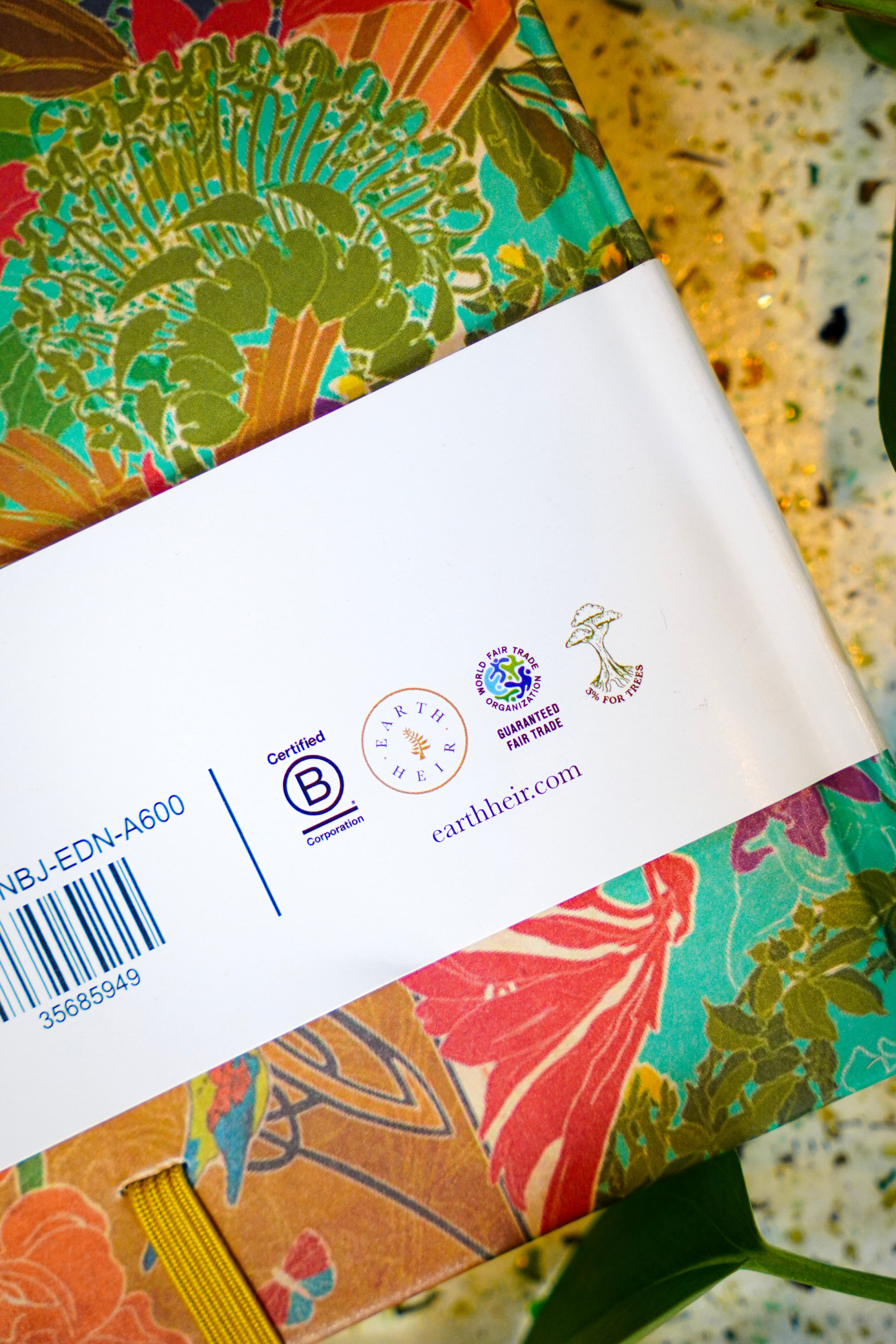 Eden Journal Notebook 200 pages - Dual Design ( 1 page lined 1 page blank )