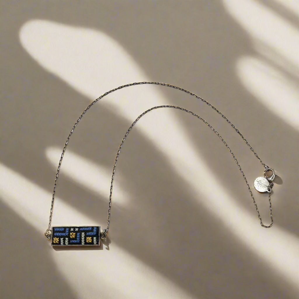 GLOW Arabesque Silver-plated Horizontal Necklace