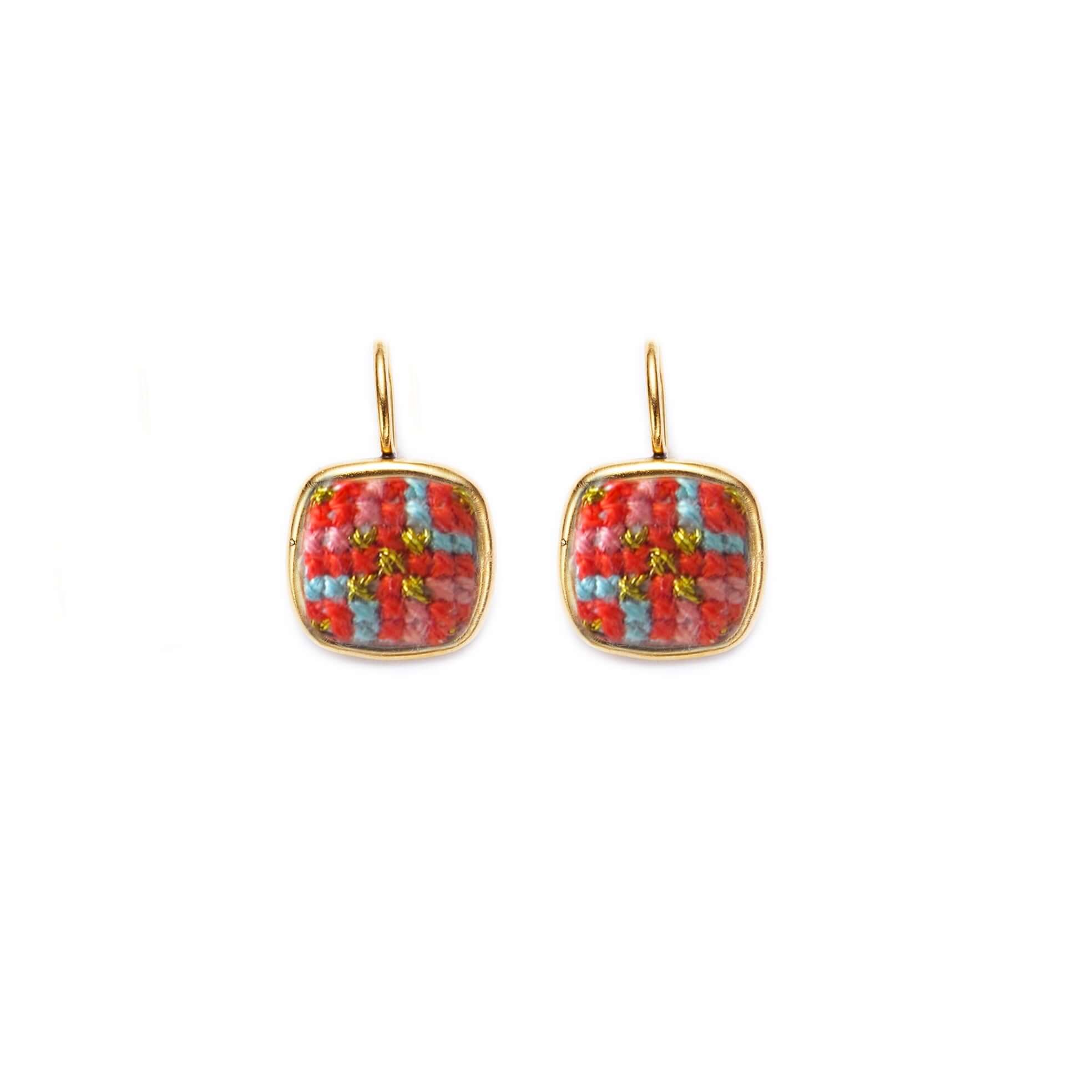 An image of the Amour_Dainty_Square_Earrings_Gold-plated.jpg by Earth Heir