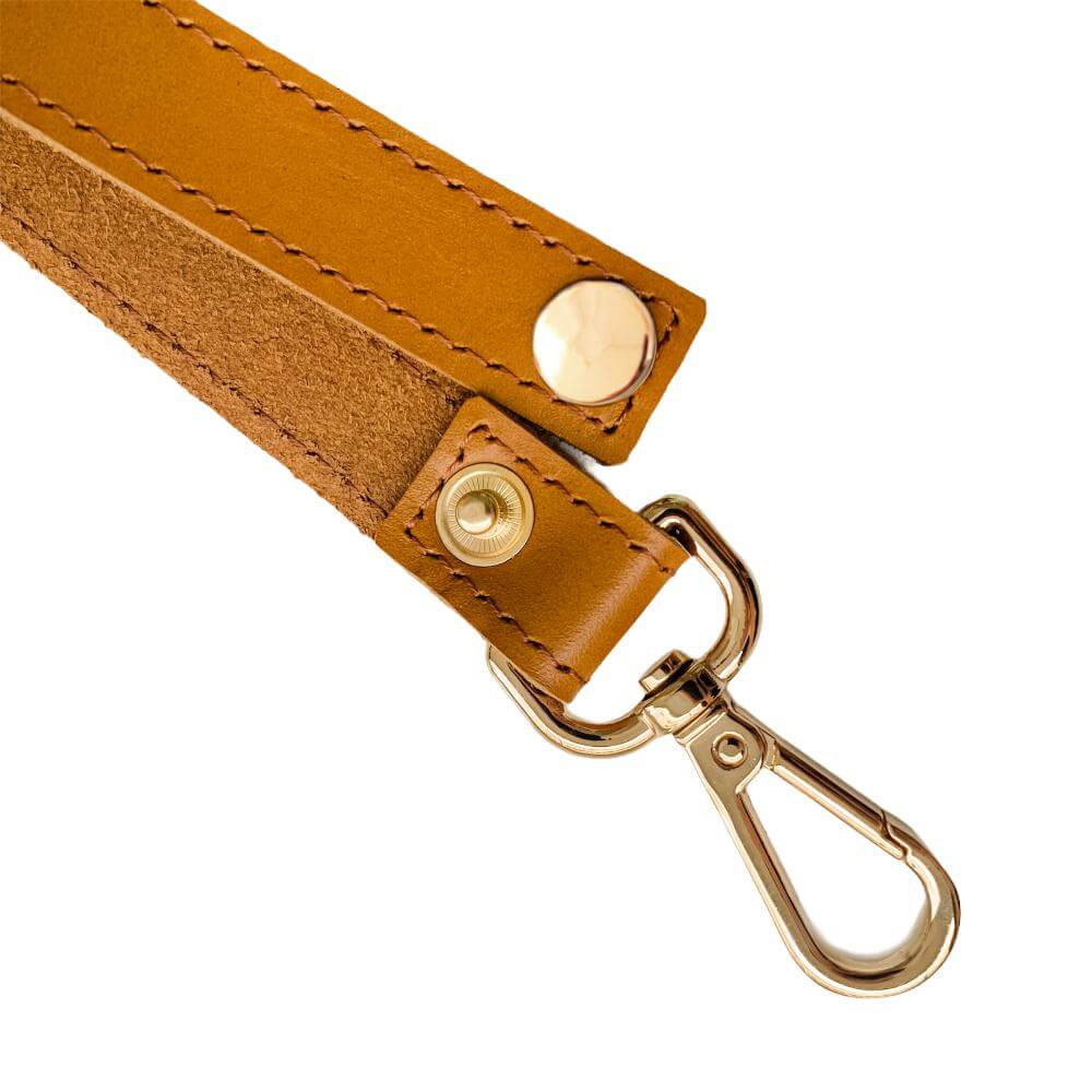 An image of the EH_Keychain_Leather_brown004.jpg by Earth Heir