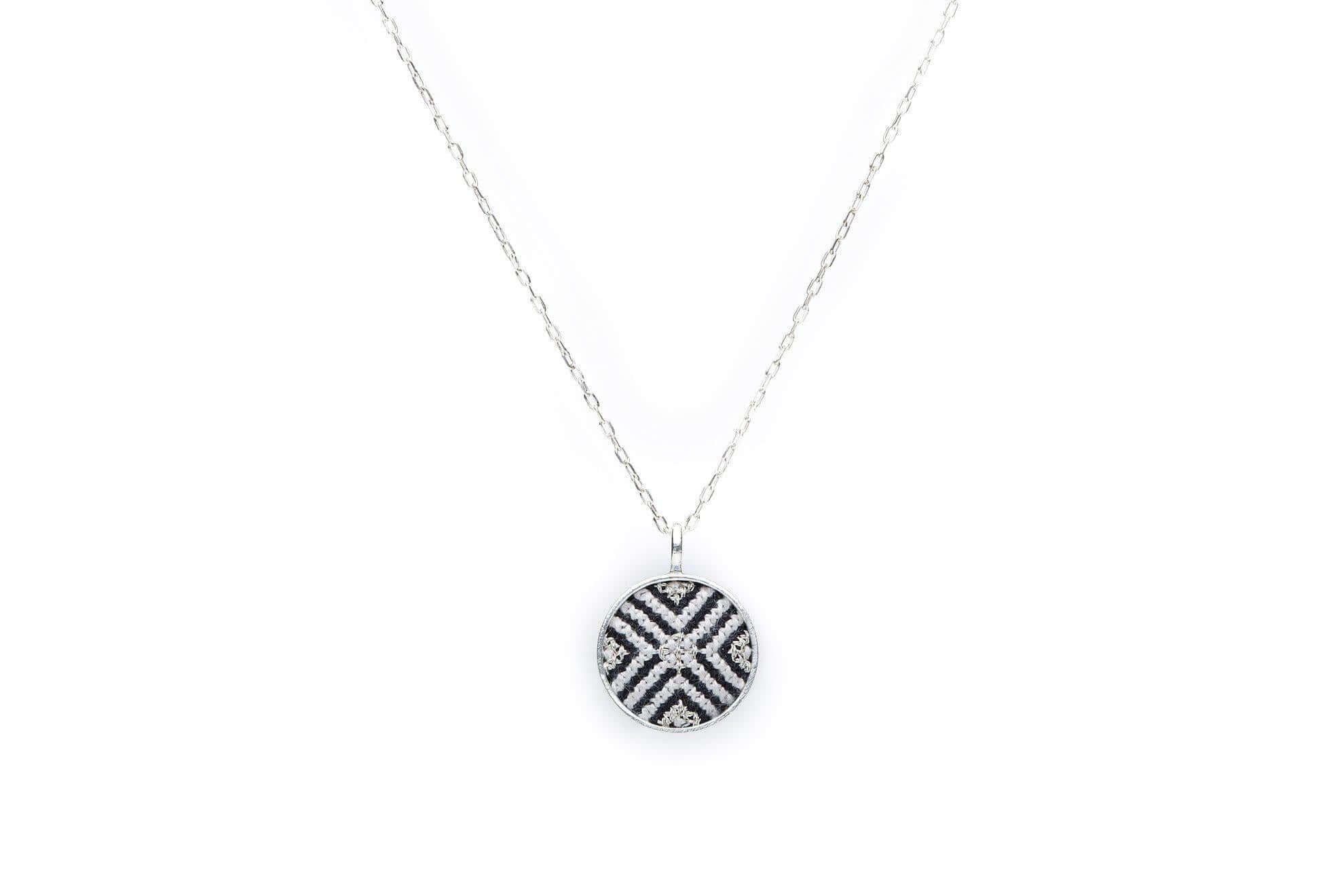 An image of the GLOW_NECKLACE_SILVERBLACKARAB.jpg by Earth Heir
