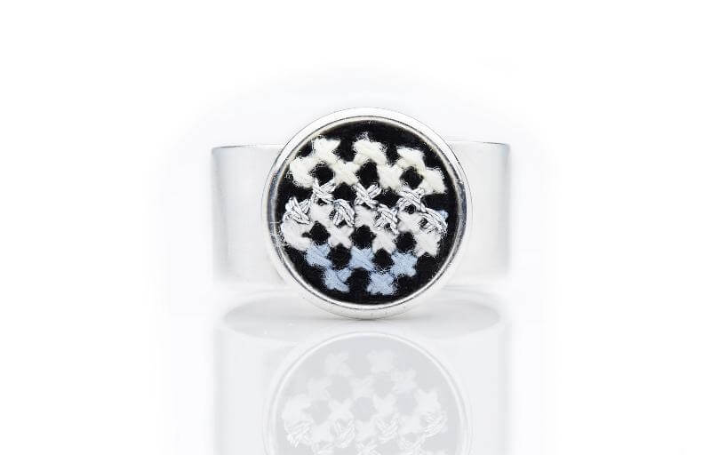 An image of the GLOW_RING_SILVER_BLACK__2_b57be444-f6b6-4820-a60f-e019977e4df2.jpg by Earth Heir
