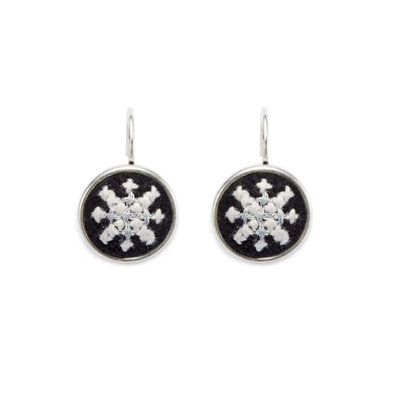 An image of the GLOW_SILVER_BLACK_ARABESQUE.jpg by Earth Heir