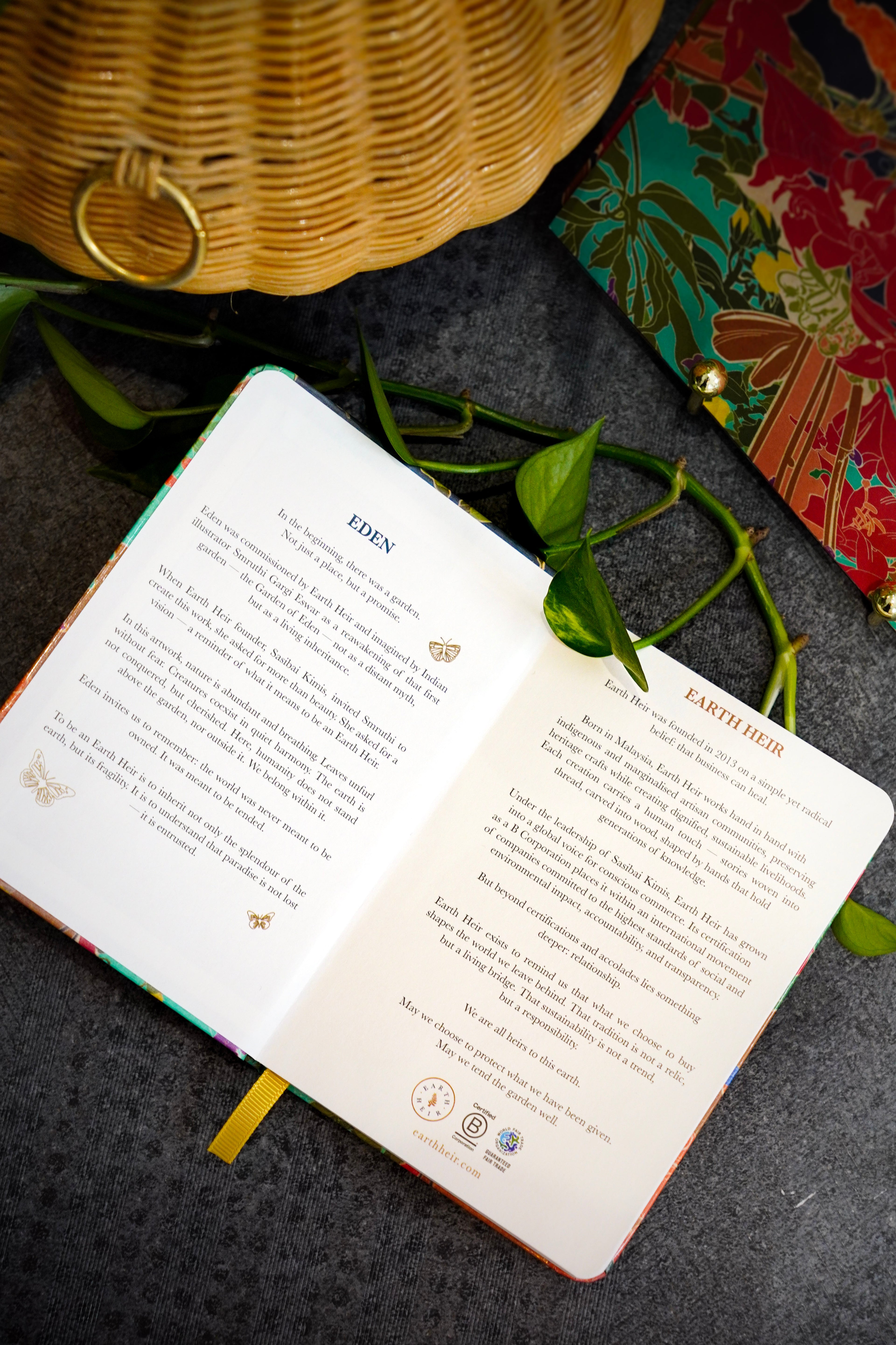 Eden Journal Notebook 200 pages - Dual Design ( 1 page lined 1 page blank )