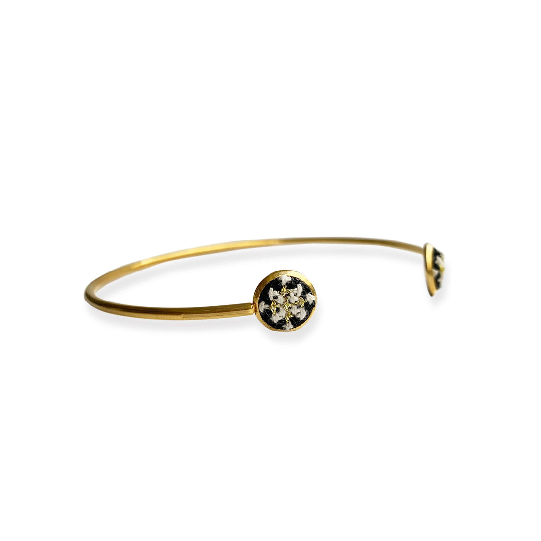 An image of the EarthHeir_ArabesqueBlack_LobsterCuff_001.jpg by Earth Heir