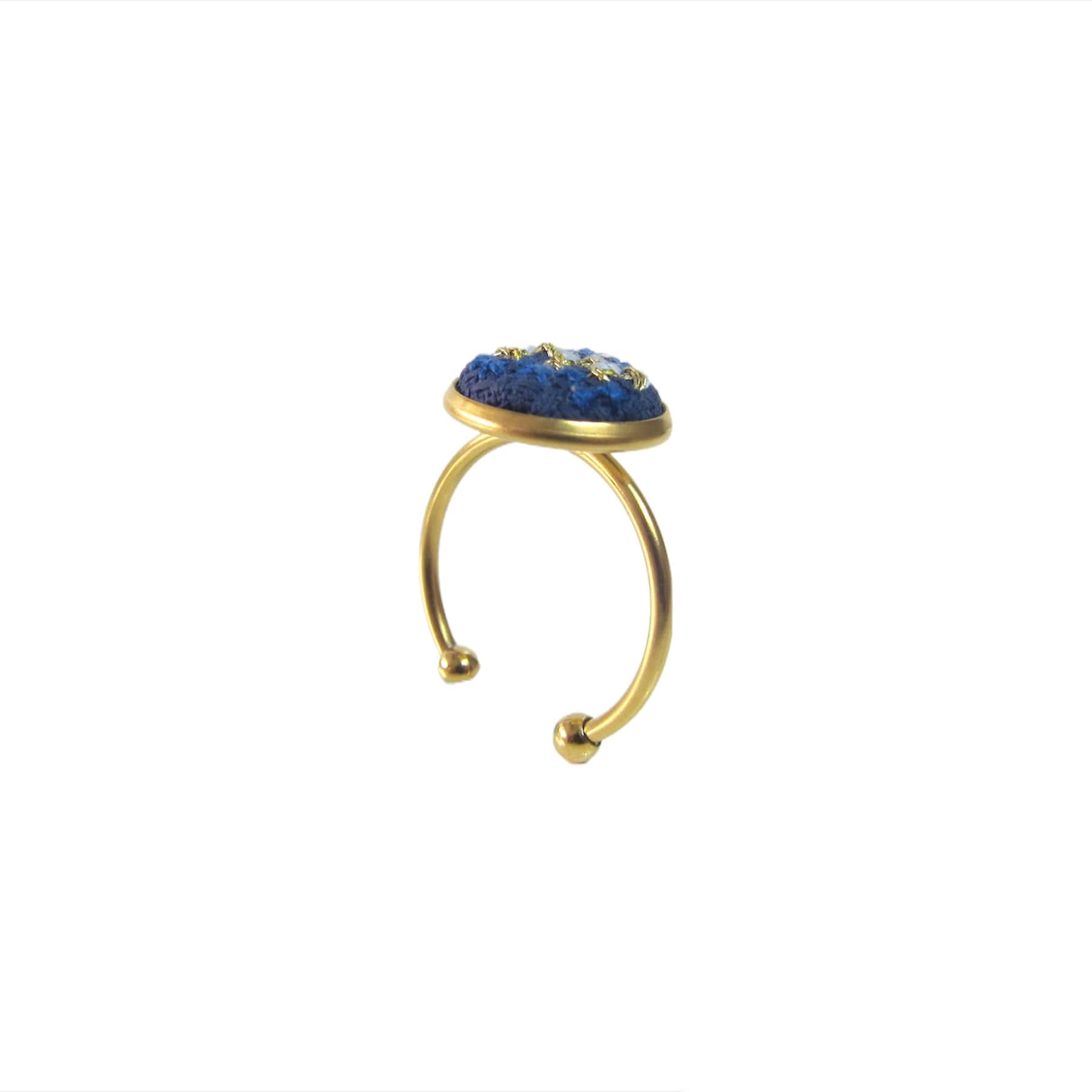 An image of the EarthHeir_NuusumBlue_DolphinRing_001.jpg by Earth Heir