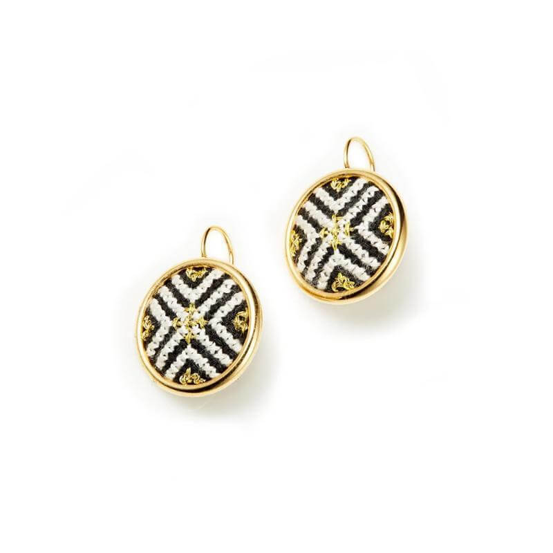 An image of the GLOW_GOLD_BLACK_ARABSQUE_2_a75b98d9-f675-414a-a62b-769108cf3190.jpg by Earth Heir