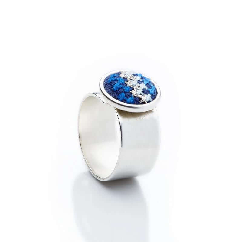 An image of the GLOW_RING_SILVER_BLUE_NUUSUM.jpg by Earth Heir