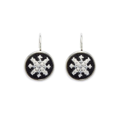 An image of the GLOW_SILVER_BLACK_ARABESQUE.jpg by Earth Heir