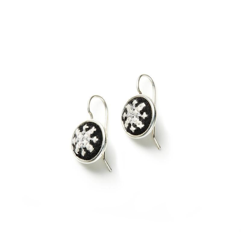 An image of the GLOW_SILVER_BLACK_ARABESQUE_2.jpg by Earth Heir